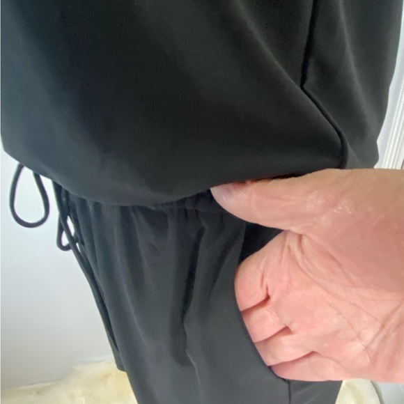 White House Black Market Black Romper SZ XS EUC - Picture 9 of 11